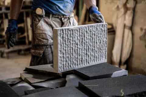 lavorazione della pietra di matraia a Lucca